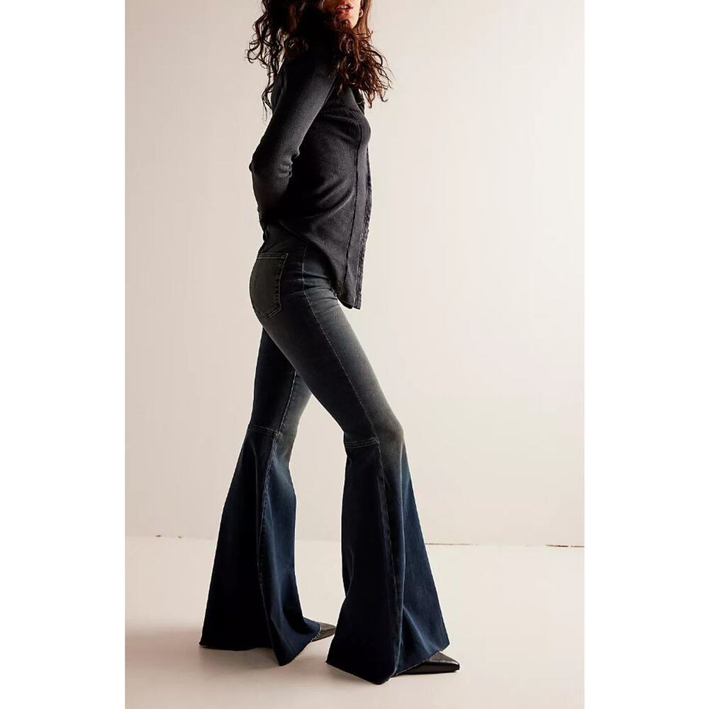NWT! Free People‎ We The Free Just Float On Flare Jeans Sky/Ciel 26